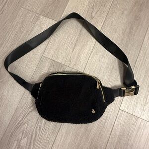 lululemon athletica Black Fleece Crossbody Bag